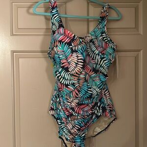 Miracle suit, new with tags, size 18W pretty tropical pattern